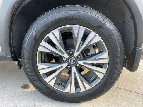 Certified 2023 Nissan Rogue SV image 17