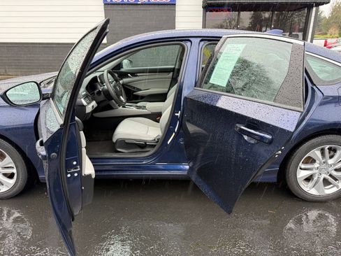 Used 2019 Honda Accord LX image 17