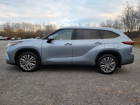 Used 2021 Toyota Highlander Platinum image 8