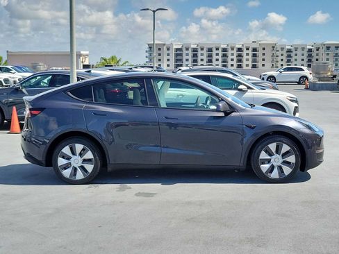 Used 2024 Tesla Model Y Long Range AWD/4WD image 7