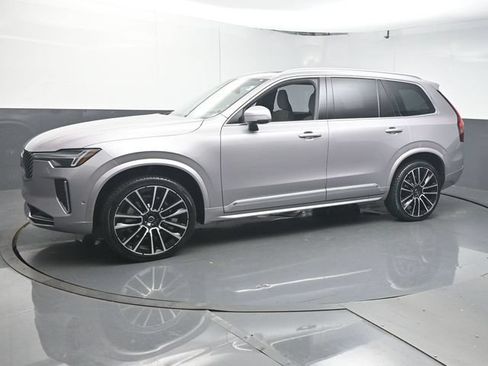Certified 2026 Volvo XC90 B6 Plus w/ Protection Package Premier AWD/4WD image 4
