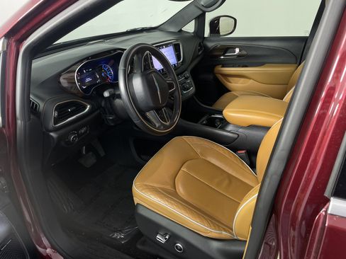 Used 2021 Chrysler Pacifica Pinnacle FWD image 10