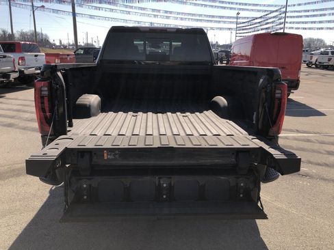 Used 2024 GMC Sierra 2500 SLT w/ SLT Convenience Package image 9