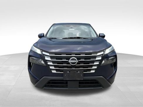 Used 2024 Nissan Rogue SV AWD/4WD image 2