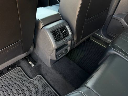 Used 2022 Volkswagen Tiguan SE R-Line FWD image 27