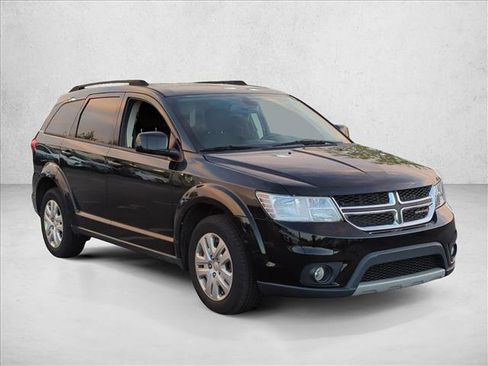 Used 2019 Dodge Journey SE image 3