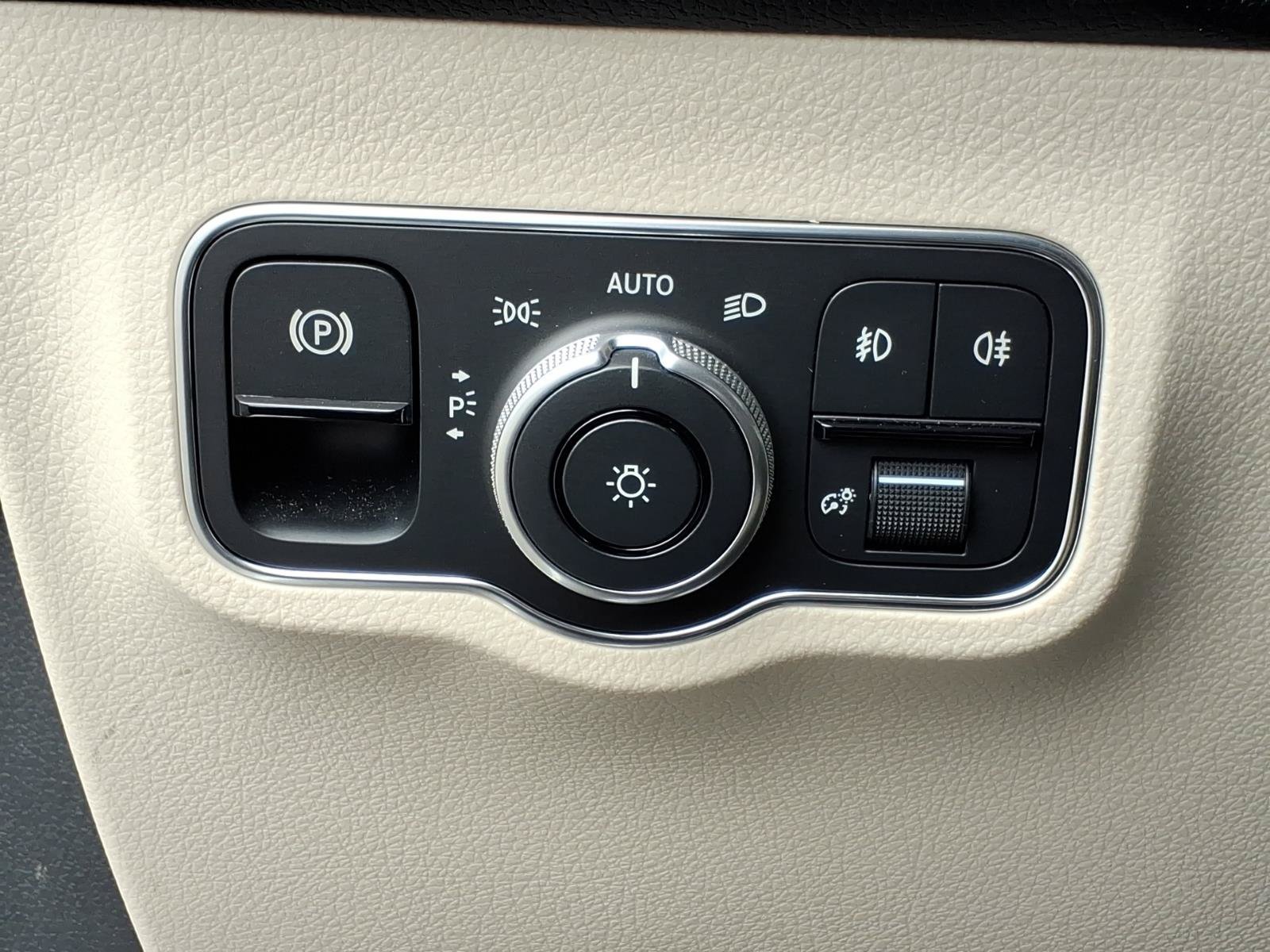 Certified 2025 Mercedes-Benz GLB 250 4MATIC image 16