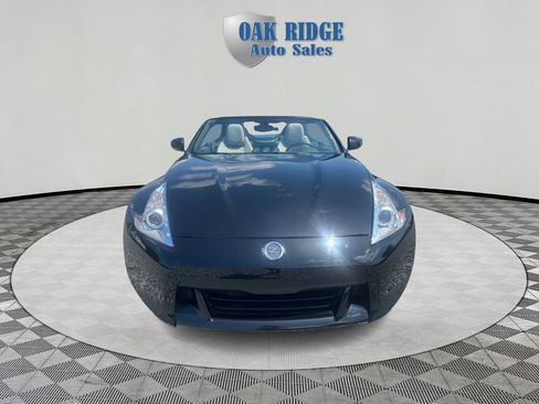 Used 2011 Nissan 370Z Touring w/ Sport Pkg image 2