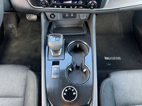 Used 2024 Nissan Rogue SV AWD/4WD image 14