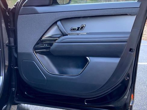 Used 2024 Land Rover Range Rover Sport SE image 21