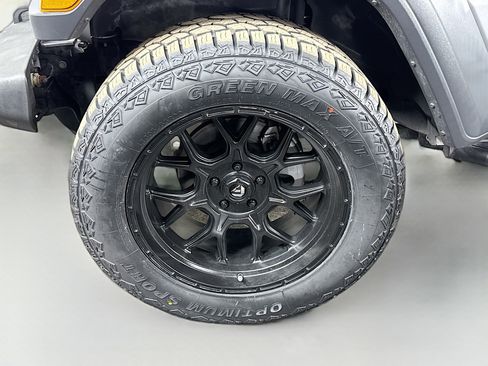 Used 2018 Jeep Wrangler Unlimited Sport S image 38