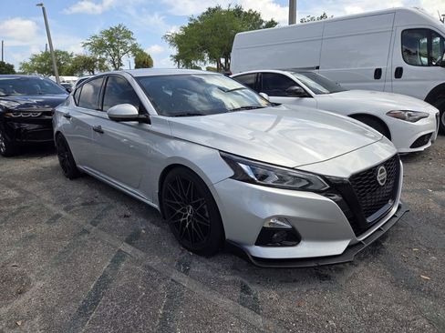 Used 2019 Nissan Altima 2.5 Platinum image 2