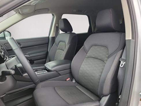 Used 2025 Nissan Pathfinder SV FWD image 12