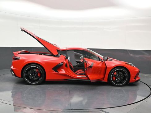 Used 2021 Chevrolet Corvette Stingray Premium Cpe w/ Z51 Performance Package image 31