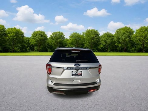 Used 2019 Ford Explorer XLT w/ Equipment Group 202A image 7