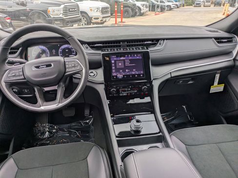 New 2025 Jeep Grand Cherokee Laredo RWD image 15