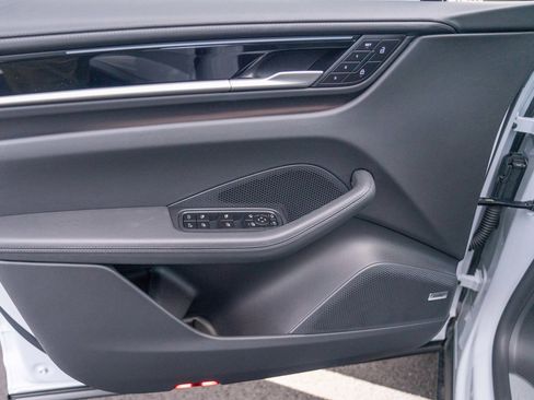 New 2026 Porsche Macan 4 Electric image 10