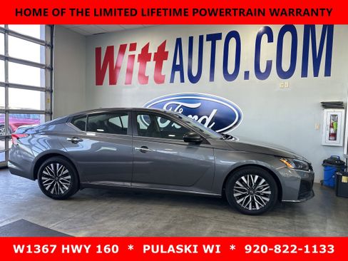 Used 2024 Nissan Altima 2.5 SV image 1