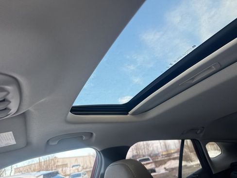 Used 2024 Chevrolet Trax ACTIV w/ Sunroof Package image 24