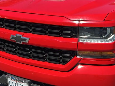 Used 2018 Chevrolet Silverado 1500 Custom w/ Custom Value Package image 4
