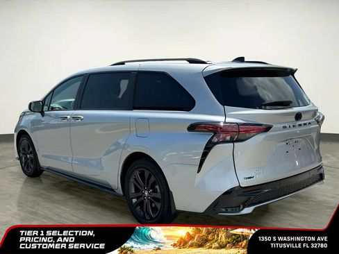 Used 2025 Toyota Sienna XSE w/ XSE Plus Package FWD image 5