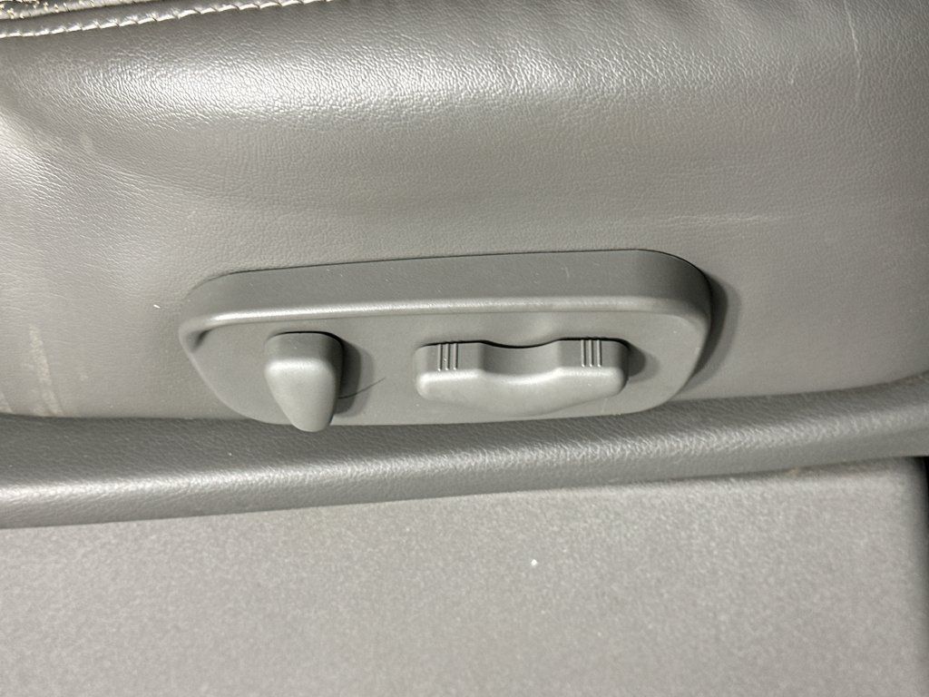 Used 2013 Nissan Frontier SL w/ Moonroof Pkg RWD image 23