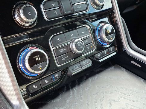 Used 2024 GMC Yukon Denali w/ Advanced Technology Package AWD/4WD image 16