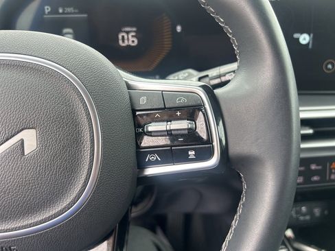 Certified 2025 Kia Sorento S image 19