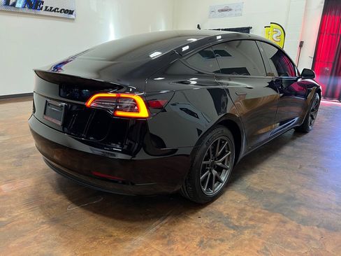 Used 2019 Tesla Model 3 Standard Range image 9