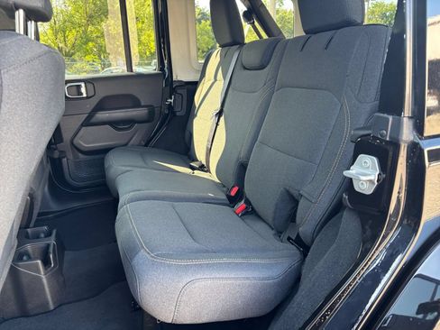 Used 2025 Jeep Wrangler Unlimited Sahara AWD/4WD image 25