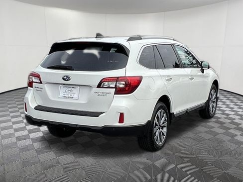 Used 2017 Subaru Outback 2.5i Touring w/ Popular Package #5A AWD/4WD image 6