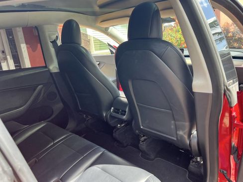 Used 2022 Tesla Model Y Long Range image 20