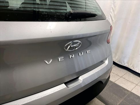 Used 2023 Hyundai Venue SEL image 29