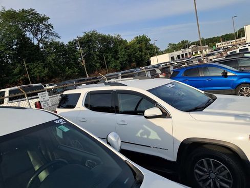 Used 2020 GMC Acadia SLE w/ Driver Alert Package I AWD/4WD image 2