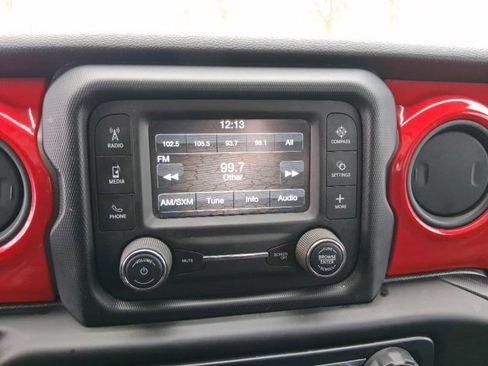 Used 2018 Jeep Wrangler Unlimited Sport image 27