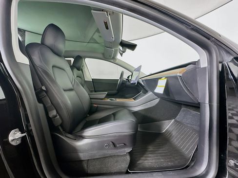 Used 2021 Tesla Model Y Long Range AWD/4WD image 32