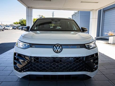 New 2026 Volkswagen Tiguan SE R-Line FWD image 9