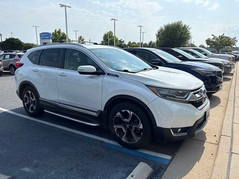 Used 2019 Honda CR-V Touring image 2