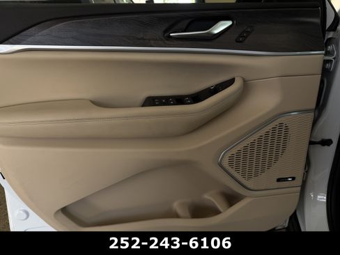 Used 2022 Jeep Grand Cherokee Limited 4xe w/ Luxury Tech Group II AWD/4WD image 33