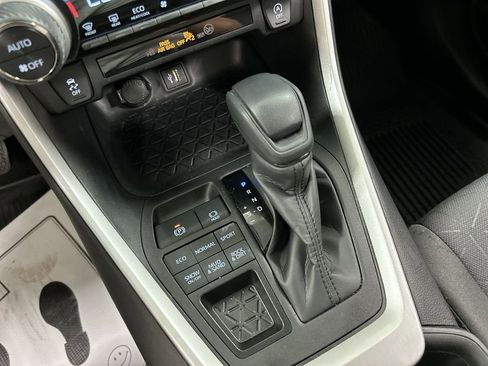 Used 2023 Toyota RAV4 XLE AWD/4WD image 17