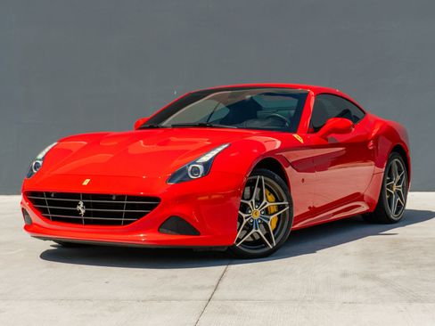 Used 2017 Ferrari California T RWD image 3