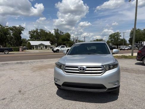 Used 2012 Toyota Highlander Limited w/ Tow Pkg FWD image 2