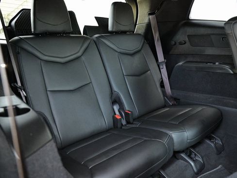 Used 2024 Cadillac XT6 Premium Luxury w/ Technology Package image 32