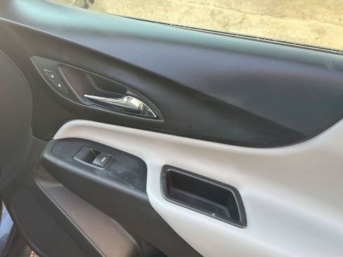 Used 2019 Chevrolet Equinox LS w/ LS Convenience Package FWD image 7