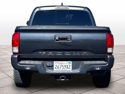 Used 2020 Toyota Tacoma TRD Off-Road w/ TRD Premium Off Road Package AWD/4WD image 8