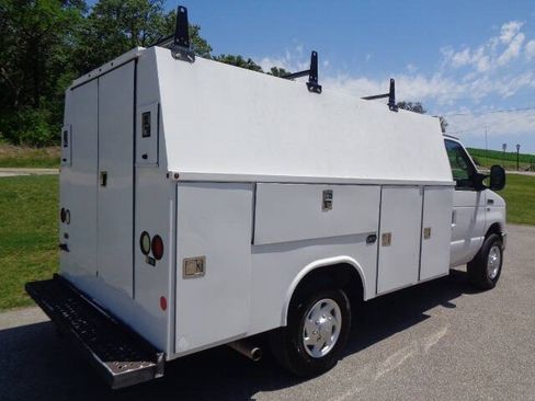 Used 2015 Ford E-350 and Econoline 350 Super Duty w/ Power Windows & Locks Group RWD image 6