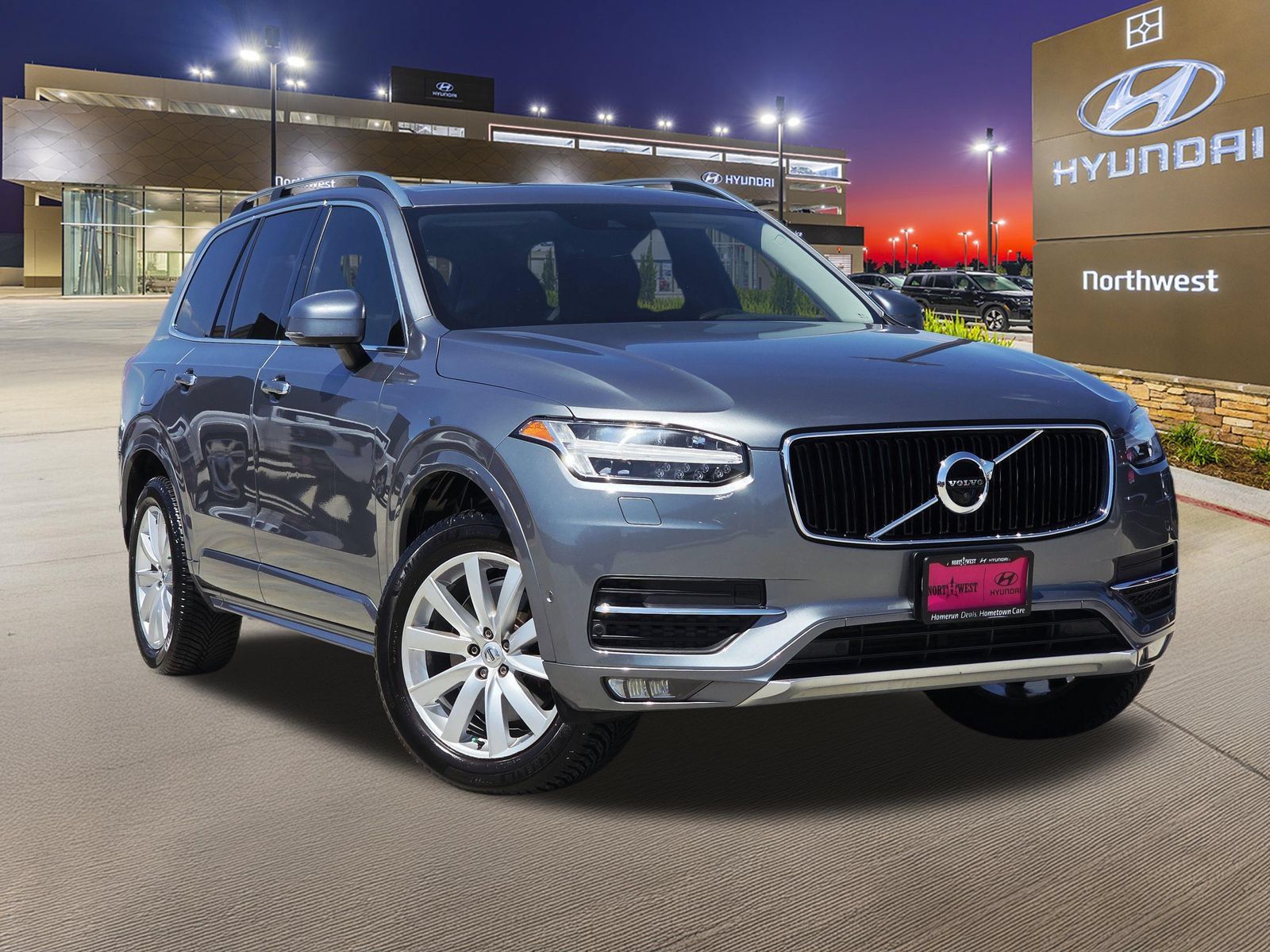 Used 2016 Volvo XC90 T6 Momentum w/ Momentum Plus Package AWD/4WD image 3