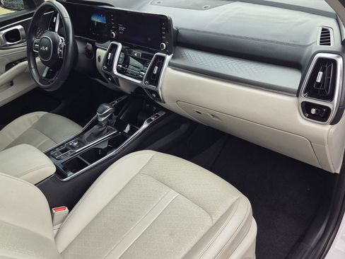 Used 2023 Kia Sorento SX FWD image 12