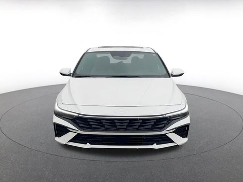 Used 2025 Hyundai Elantra Limited image 4