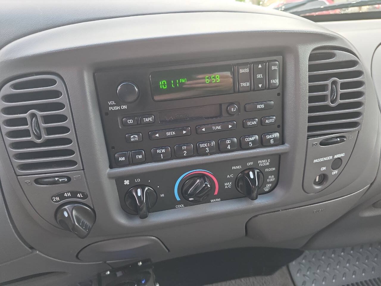 Used 2002 Ford F150 XLT AWD/4WD image 15